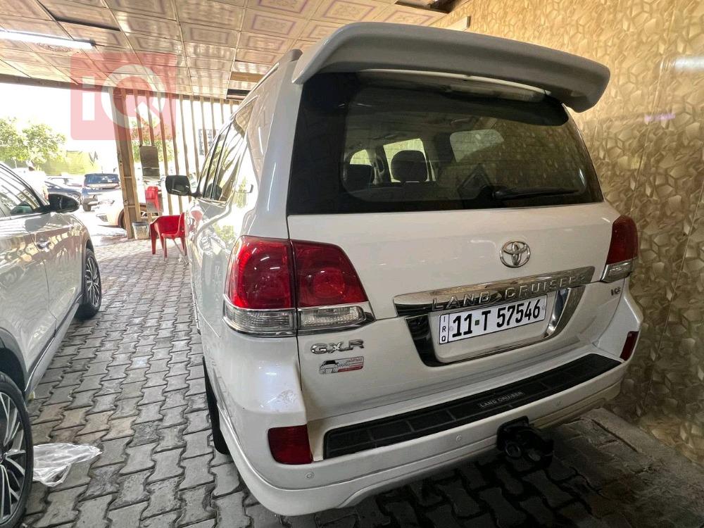 تۆیۆتا لاند کروزەر